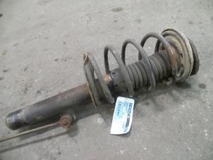 Begagnade Stötdämparstång, vänster fram Citroen Xsara Picasso (CH) 1.8 16V Pris på förfrågan erbjuds av Autodemontage Joko B.V.