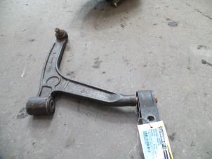 Begagnade Främre undre gaffelben, höger Citroen Xsara Picasso (CH) 1.8 16V Pris på förfrågan erbjuds av Autodemontage Joko B.V.