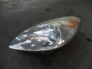 Begagnade Strålkastare, vänster Citroen Xsara Picasso (CH) 1.8 16V Pris på förfrågan erbjuds av Autodemontage Joko B.V.