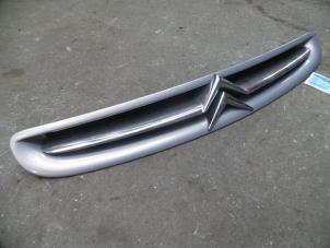Begagnade Grill Citroen Xsara Picasso (CH) 1.8 16V Pris på förfrågan erbjuds av Autodemontage Joko B.V.