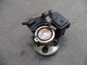 Begagnade Servostyrningspump Citroen Xsara Picasso (CH) 1.8 16V Pris på förfrågan erbjuds av Autodemontage Joko B.V.