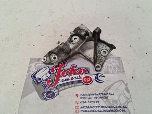 Begagnade Övre fäste, generator Ford Focus 3 1.6 TDCi 95 Pris på förfrågan erbjuds av Autodemontage Joko B.V.