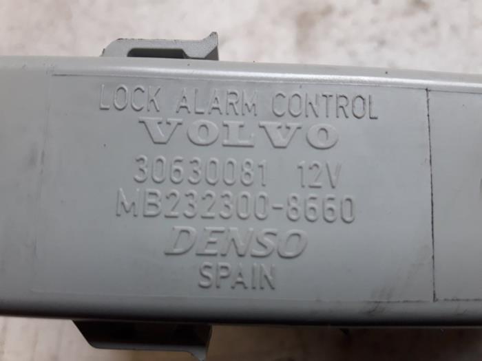 Centrallåsmodul från en Volvo V40 (VW) 1.8 16V 2002