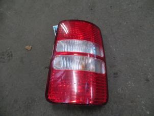 Begagnade Baklykta, höger Volkswagen Caddy III (2KA,2KH,2CA,2CH) 1.6 TDI 16V Pris på förfrågan erbjuds av Autodemontage Joko B.V.
