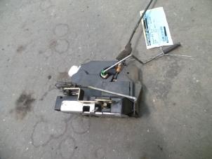 Gebruikte Slotmechaniek Portier 4Deurs links-achter Rover 75 1.8 16V Classic Prijs op aanvraag aangeboden door Autodemontage Joko B.V.