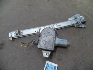 Używane Mechanizm szyby lewej tylnej wersja 4-drzwiowa Mitsubishi Pajero Hardtop (V6/7) 3.2 DI-D 16V Long Cena na żądanie oferowane przez Autodemontage Joko B.V.