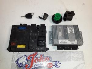 Begagnade Cylinderlåsuppsättning (komplett) Citroen Xsara Picasso (CH) 1.8 16V Pris på förfrågan erbjuds av Autodemontage Joko B.V.