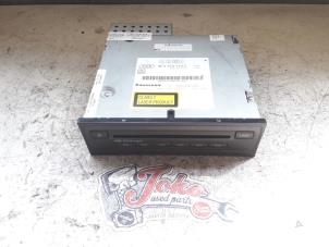 Begagnade CD-växlare Audi A6 (C6) 2.7 TDI V6 24V Pris på förfrågan erbjuds av Autodemontage Joko B.V.