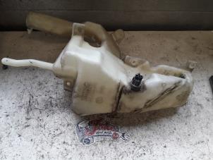 Gebruikte Ruitensproeiertank voor Volvo S40 (VS) 2.0 16V Prijs op aanvraag aangeboden door Autodemontage Joko B.V.