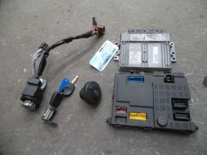 Begagnade Cylinderlåsuppsättning (komplett) Citroen Xsara Picasso (CH) 1.8 16V Pris på förfrågan erbjuds av Autodemontage Joko B.V.