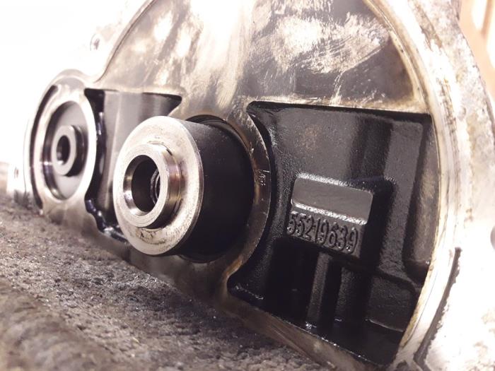 Kamaxelhus från en Fiat Punto Evo (199) 1.3 JTD Multijet 85 16V 2011