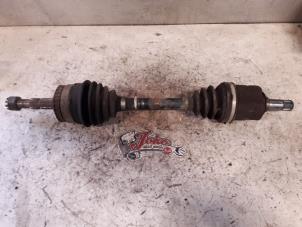 Begagnade Drivaxel, vänster fram Opel Tigra Twin Top 1.8 16V Pris på förfrågan erbjuds av Autodemontage Joko B.V.