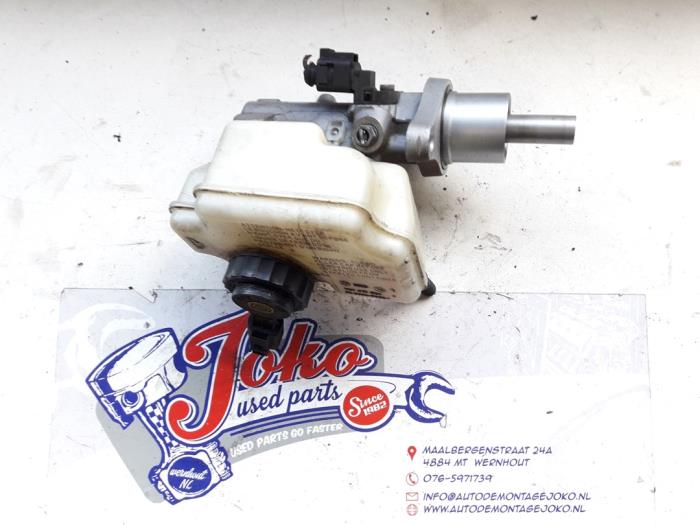 Huvudcylinder från en Seat Leon (1P1) 1.4 TSI 16V 2010