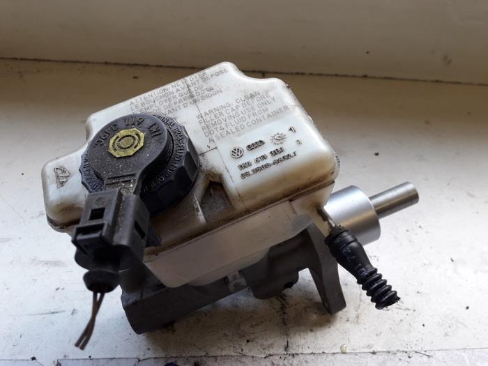 Huvudcylinder från en Seat Leon (1P1) 1.4 TSI 16V 2010