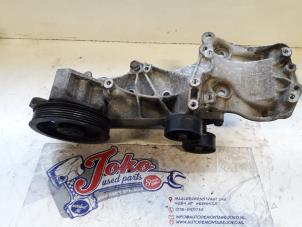 Begagnade Övre fäste, generator Renault Clio II (BB/CB) 1.4 16V Pris på förfrågan erbjuds av Autodemontage Joko B.V.