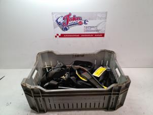 Begagnade Främre säkerhetsbälte, höger Opel Calibra 2.0i Pris på förfrågan erbjuds av Autodemontage Joko B.V.