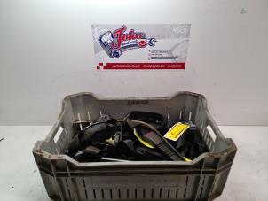 Begagnade Bakre säkerhetsbälte, höger Opel Calibra 2.0i Pris på förfrågan erbjuds av Autodemontage Joko B.V.