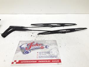 Begagnade Främre torkararm Opel Calibra 2.0i Pris på förfrågan erbjuds av Autodemontage Joko B.V.