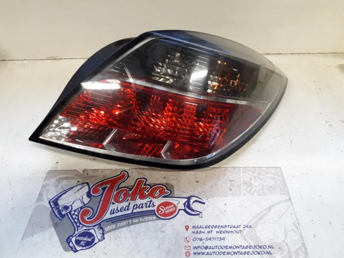 Baklykta, höger från en Opel Astra H GTC (L08) 1.4 16V Twinport 2007