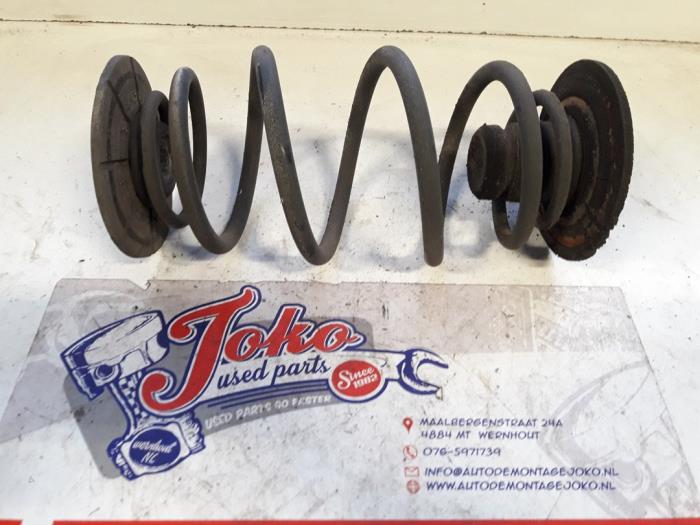 Schroefveer achter van een Opel Astra H GTC (L08) 1.4 16V Twinport 2007