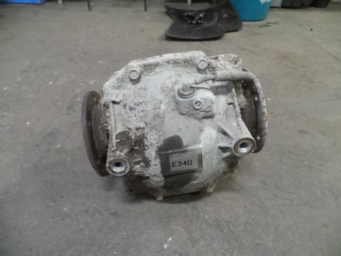 Bakre differential från en Mitsubishi Pajero Hardtop (V6/7) 3.2 DI-D 16V Long 2003