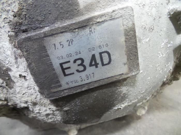 Bakre differential från en Mitsubishi Pajero Hardtop (V6/7) 3.2 DI-D 16V Long 2003