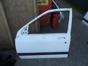 Begagnade Dörr, 4-dörrars, vänster fram Ford Sierra 2.0i Pris på förfrågan erbjuds av Autodemontage Joko B.V.