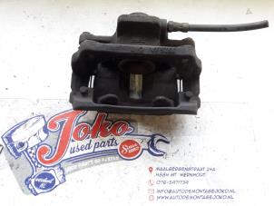 Begagnade Främre bromsok, höger Mini Mini (R56) 1.6 One D 16V Pris på förfrågan erbjuds av Autodemontage Joko B.V.