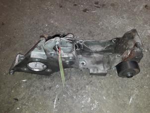 Begagnade Undre fäste, generator Volkswagen Golf IV (1J1) 1.9 TDI 110 Pris på förfrågan erbjuds av Autodemontage Joko B.V.