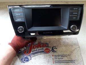 Begagnade Radio Skoda Fabia III Combi (NJ5) 1.2 TSI 16V Greentech Pris på förfrågan erbjuds av Autodemontage Joko B.V.