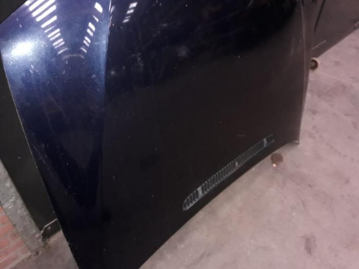 Motorhuv från en BMW 3 serie (E46/4) 318d 16V 2002