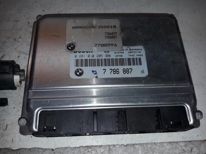 Cylinderlåsuppsättning (komplett) från en BMW 3 serie (E46/4) 318d 16V 2002