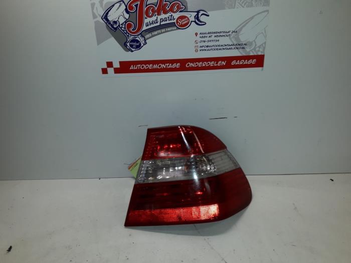 Baklykta, höger från en BMW 3 serie (E46/4) 318d 16V 2002