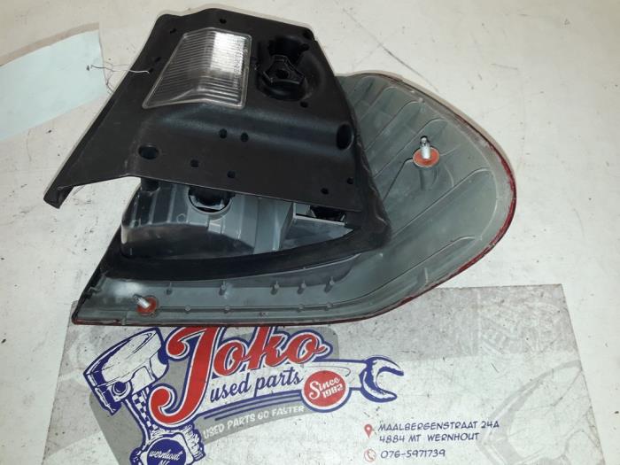 Baklykta, vänster från en BMW 3 serie (E46/4) 318d 16V 2002