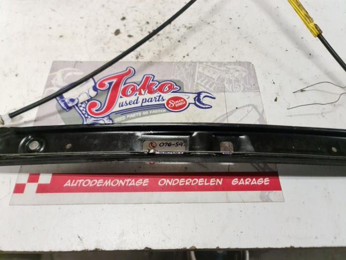 Fönstermekanism, 4-dörrars, vänster fram från en BMW 3 serie (E46/4) 318d 16V 2002