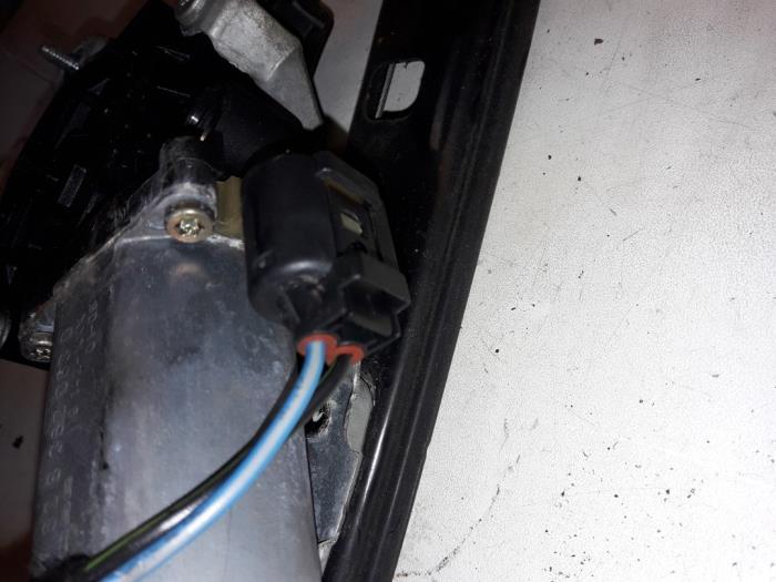 Fönstermekanism, 4-dörrars, vänster fram från en BMW 3 serie (E46/4) 318d 16V 2002