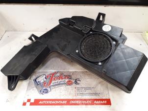 Begagnade Bashögtalare Audi A4 Avant (B7) 2.0 TDI 16V Pris på förfrågan erbjuds av Autodemontage Joko B.V.