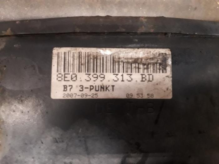 Subframe van een Audi A4 Avant (B7) 2.0 TDI 16V 2007