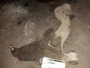 Begagnade Främre undre gaffelben, vänster Cadillac Seville (K-body) 4.6 STS/North Star V8 32V Pris på förfrågan erbjuds av Autodemontage Joko B.V.