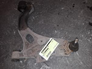 Begagnade Främre undre gaffelben, höger Cadillac Seville (K-body) 4.6 STS/North Star V8 32V Pris på förfrågan erbjuds av Autodemontage Joko B.V.