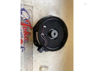 Begagnade Högtalare Audi A8 (D3) 4.2 V8 40V Quattro Pris på förfrågan erbjuds av Autodemontage Joko B.V.