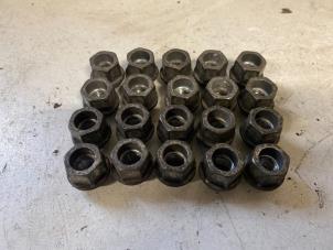 Begagnade Hjulbultsats Opel Astra J (PC6/PD6/PE6/PF6) 1.6 CDTI 16V Pris på förfrågan erbjuds av Autodemontage Joko B.V.