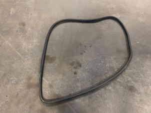 Używane Uszczelka drzwi lewych przednich wersja 4-drzwiowa Skoda Octavia (1Z3) 1.2 TSI Cena na żądanie oferowane przez Autodemontage Joko B.V.