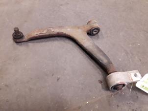 Begagnade Främre undre gaffelben, vänster Citroen Xsara Picasso (CH) 2.0 16V Pris på förfrågan erbjuds av Autodemontage Joko B.V.