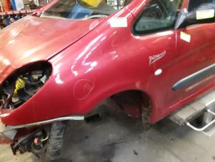 Begagnade Framskärm, vänster Citroen Xsara Picasso (CH) 2.0 16V Pris på förfrågan erbjuds av Autodemontage Joko B.V.