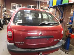 Begagnade Baklucka Citroen Xsara Picasso (CH) 2.0 16V Pris på förfrågan erbjuds av Autodemontage Joko B.V.