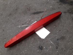 Begagnade Tredje bromsljus Renault Laguna II Grandtour (KG) 1.8 16V Pris på förfrågan erbjuds av Autodemontage Joko B.V.