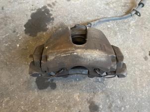 Gebruikte Remklauw (Tang) links-voor Ford Focus 3 1.6 Ti-VCT 16V 125 Prijs op aanvraag aangeboden door Autodemontage Joko B.V.