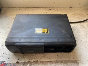 Begagnade CD-växlare Volkswagen Touareg (7LA/7L6) 3.2 V6 24V Pris på förfrågan erbjuds av Autodemontage Joko B.V.