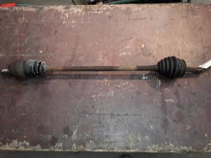 Begagnade Drivaxel, höger fram Opel Astra F Caravan (51/52) 1.6i 16V Pris på förfrågan erbjuds av Autodemontage Joko B.V.
